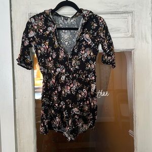 Girls elastic waist romper. 10/12.